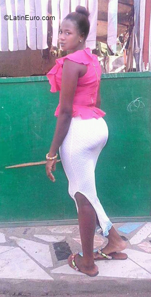 Date this hot Ghana girl Pomaa from Accra GH145