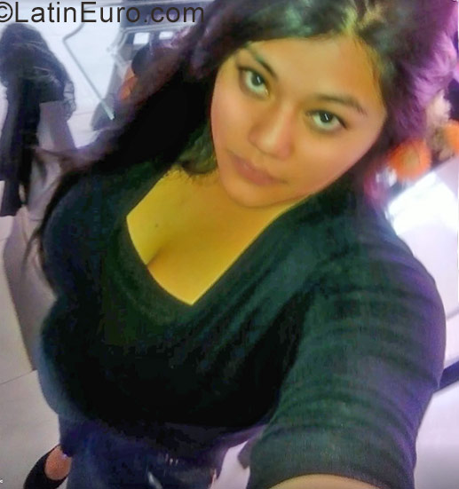 Date this beautiful Colombia girl Maria from Bogota CO23508