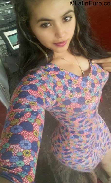 Date this georgeous Colombia girl Yurany from Bogota CO23522