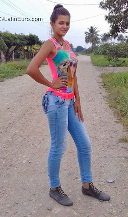 Date this passionate Venezuela girl Yamileth from Perija VE1415