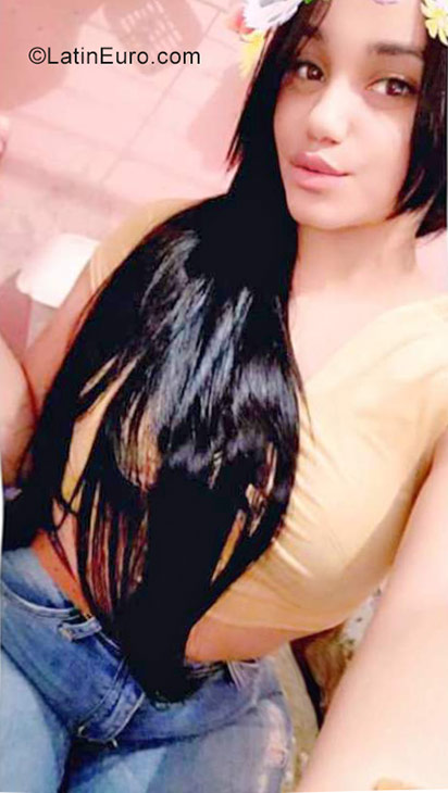 Date this hot Dominican Republic girl Madelin from Santo Domingo DO31860