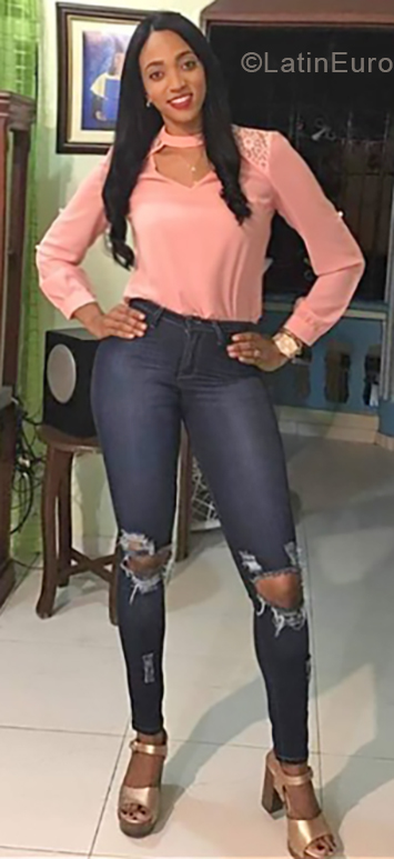 Date this charming Dominican Republic girl Nieves from Santo Domingo DO40748