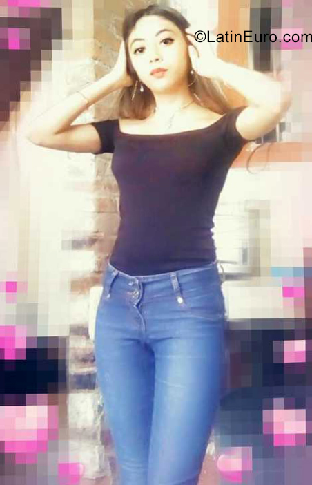Date this nice looking Mexico girl Lupita from Irapuato MX2174