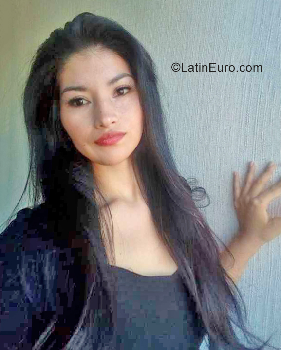 Date this sultry Peru girl Cynthia from Lima PE1959