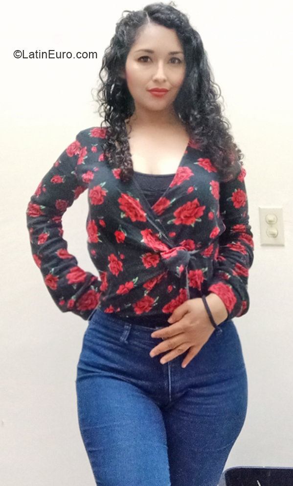 Date this young Mexico girl Aengi from Monclova MX2406