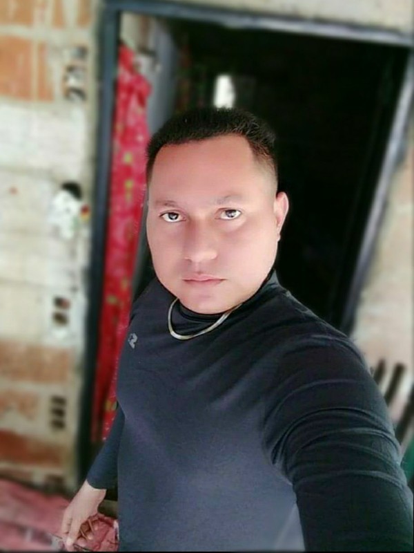 Date this pretty Colombia man Hernan rafael from Bogota CO30501