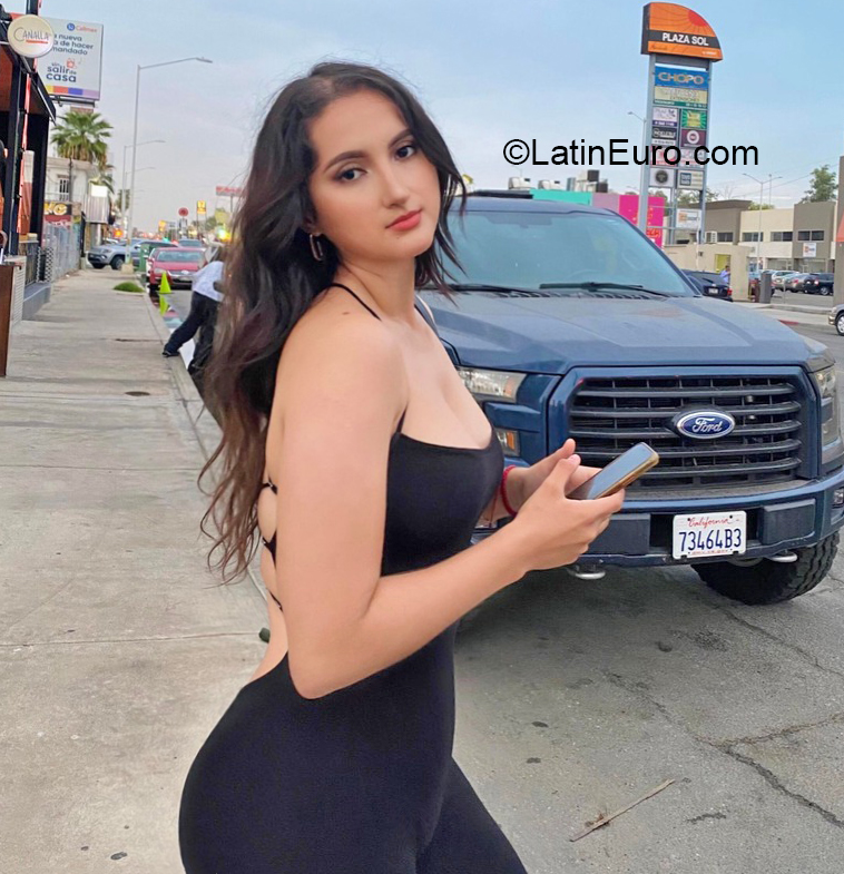 Date this hard body Mexico girl Rebeca from Mexicali MX2474