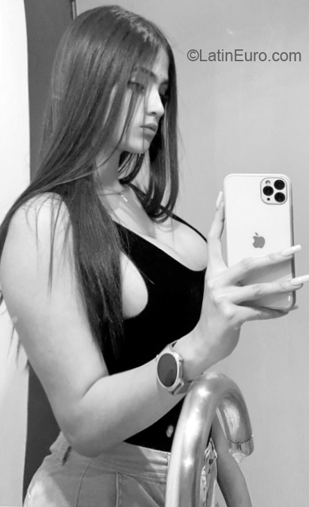 Date this nice looking Mexico girl Daniela from  MX2482