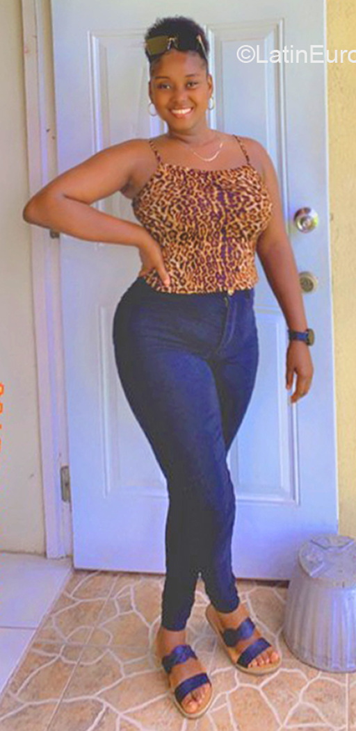 Date this happy Jamaica girl Danna from Kingston JM2735
