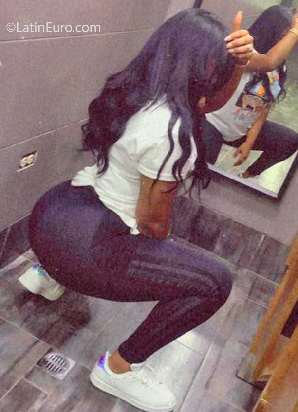 Date this exotic Dominican Republic girl Nicky from Santo Domingo DO40757