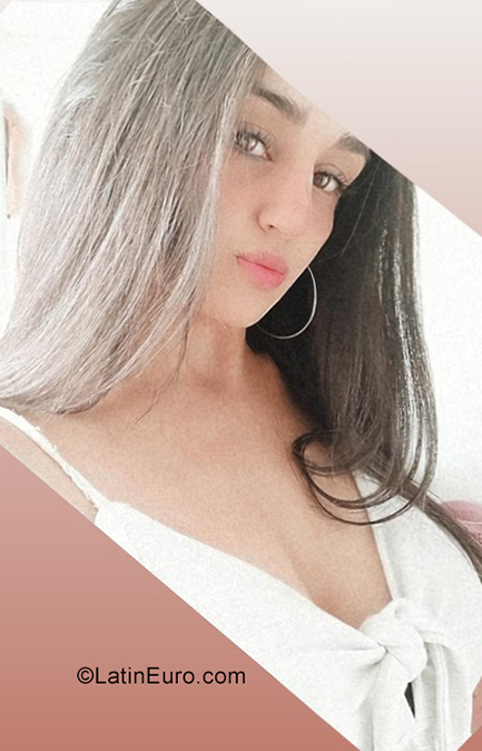 Date this pretty Colombia girl Camila Andrea B from Bogota CO31668