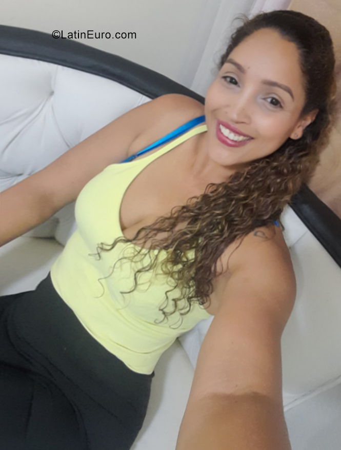 Date this hot Colombia girl Maribel from Medellin CO31695