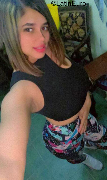 Date this hot Dominican Republic girl Alez from Santo Domingo DO40795