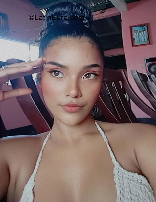 Date this good-looking Nicaragua girl Leslie from Managua NI294