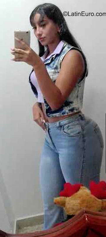 Date this hot Venezuela girl Nau from San Cristóbal VE4225