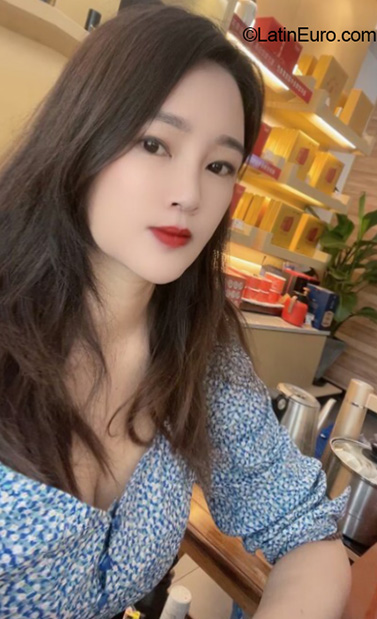 Date this beautiful Hong Kong girl Chensandi from Hongkong. HK25