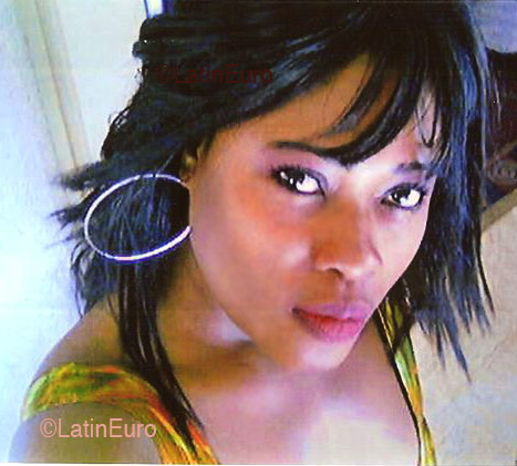 Date this hot France girl Diana from  N482