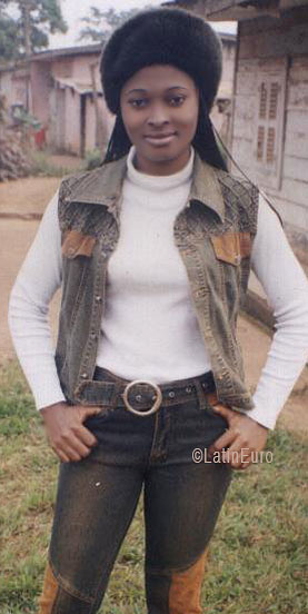 Date this cute Any Country girl Elton from  A9743