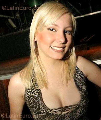 Date this sultry Brazil girl Camila from Curitiba B-122
