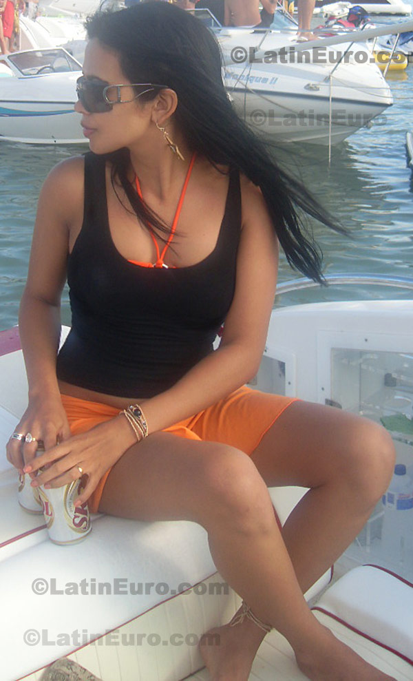 Date this voluptuous Brazil girl Adrielma from Belem B-13