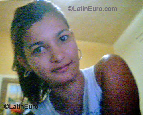 Date this gorgeous Brazil girl Francielle from Rio de Janeiro B-167