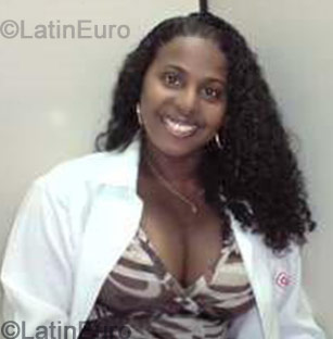 Date this delightful Brazil girl Ilzalee from Sao Jose Dos Pinhais B-172