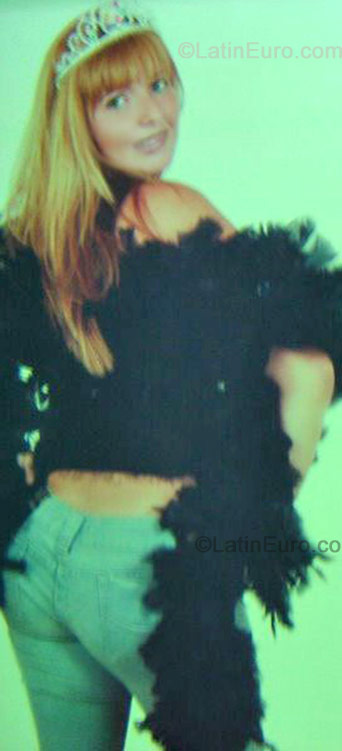 Date this good-looking Brazil girl Milena from Salvador B-178