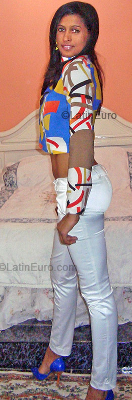 Date this attractive Brazil girl Sandra from Santo Andre B-195