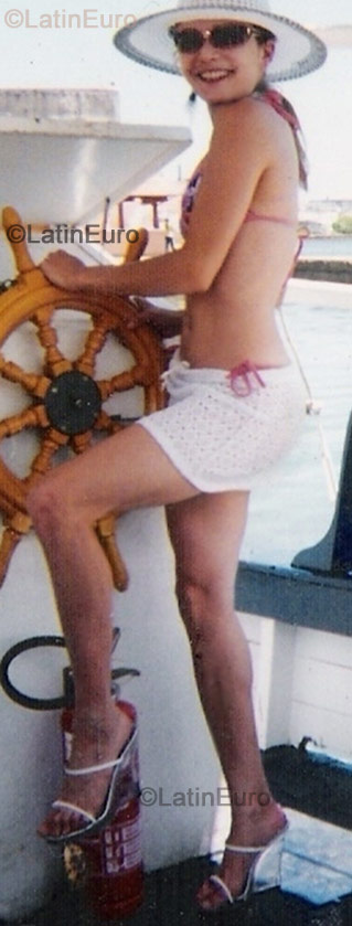 Date this young Brazil girl Daniella from Florianopolis B-204