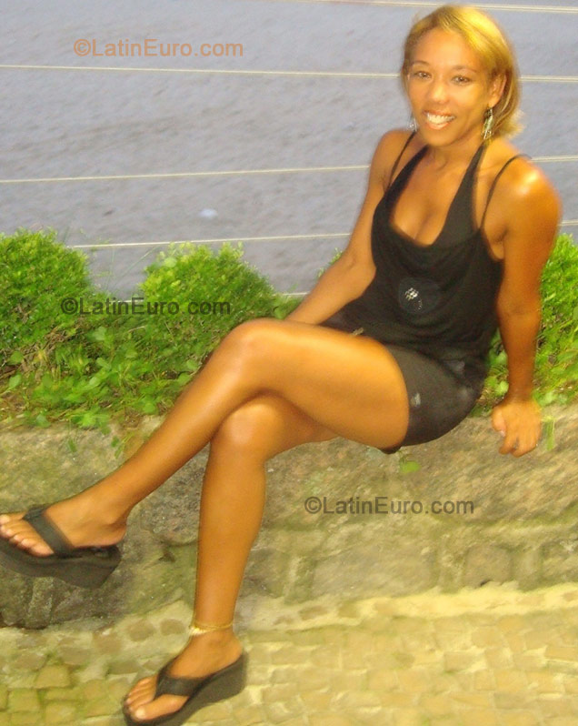 Date this lovely Brazil girl Euza from Guaruja B-231