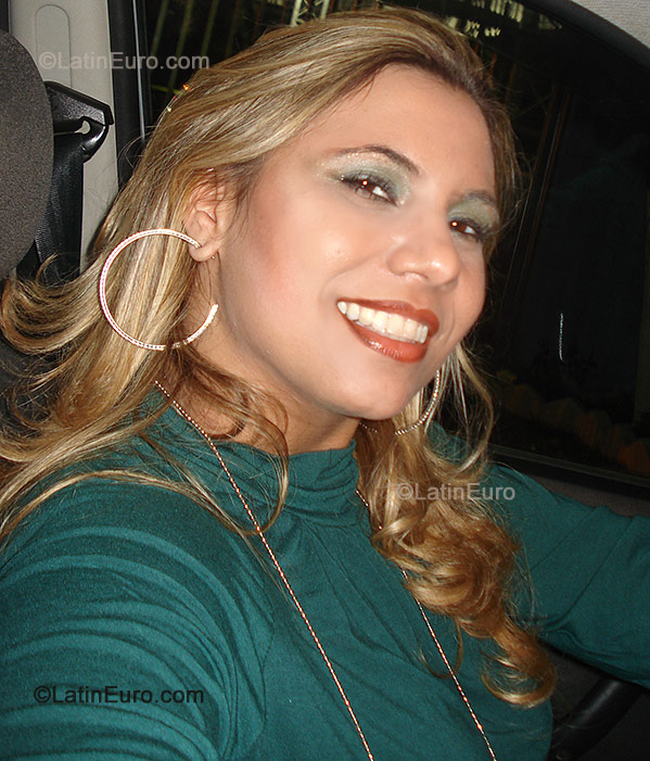 Date this charming Brazil girl Cristiana from Mogi Guacu B-236