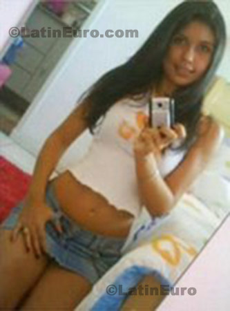 Date this foxy Brazil girl Caroline from Juatuba BR3943