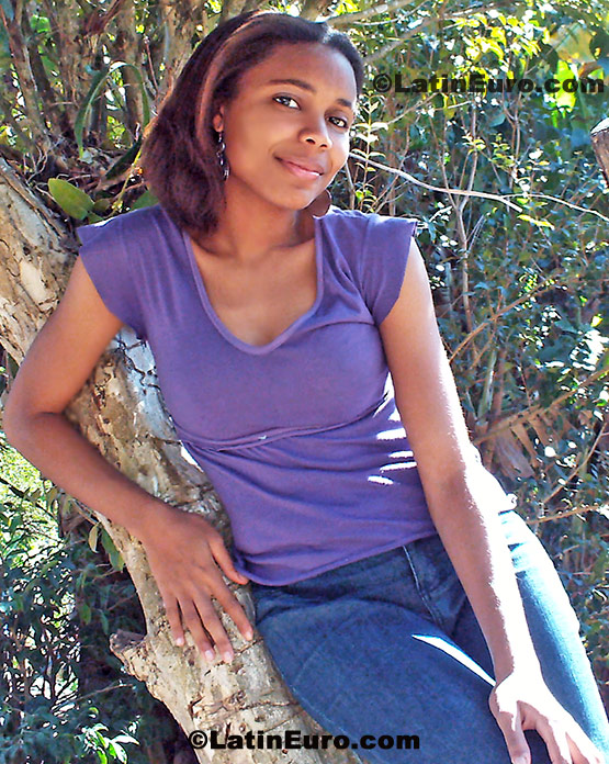 Date this charming Brazil girl Karen from Sao Paulo B-78