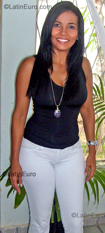 Date this sensual Brazil girl Valeria from Joao Pessoa B-86