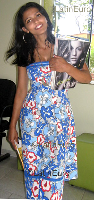 Date this hard body Brazil girl Evania- from Paraiso Do Tocantins B1100