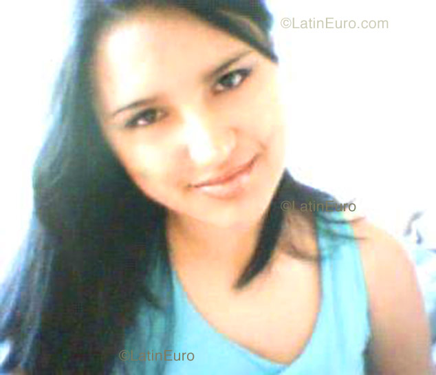 Date this hot Brazil girl Vanessa from Fraiburgo B1207