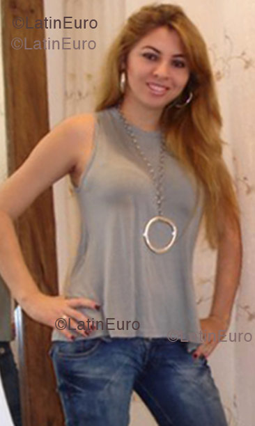 Date this attractive Brazil girl Daniela from Nucleo Bandeirantes B1304