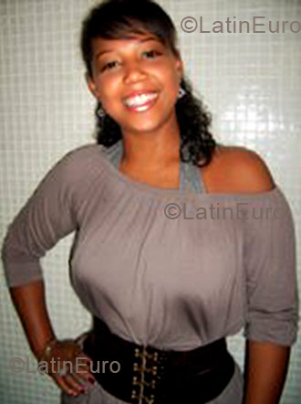 Date this lovely Brazil girl Hanna from Florianopolis B1353