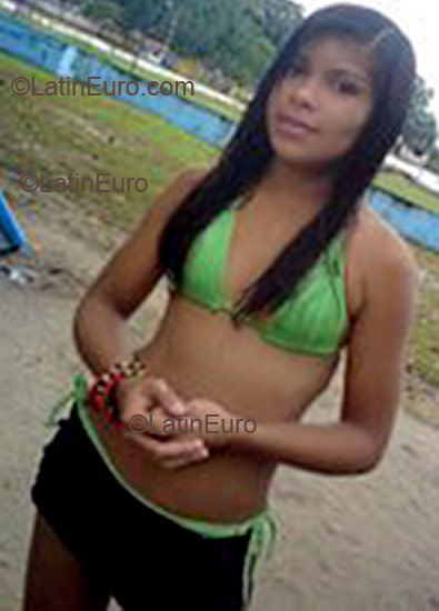 Date this happy Brazil girl Sara from Belem B1379