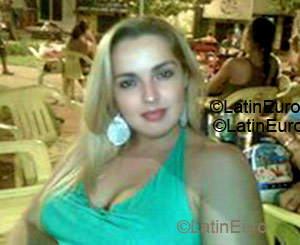 Date this pretty Brazil girl Gleicy from Goiania B1394