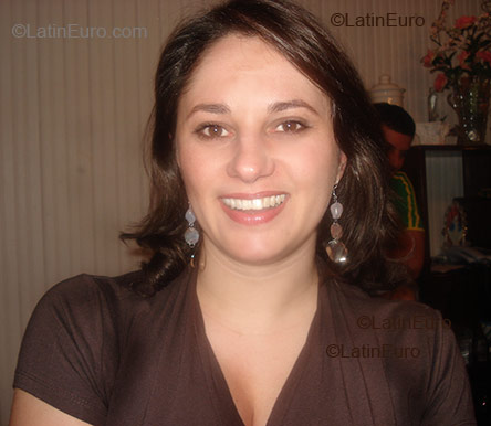 Date this nice looking Brazil girl Nadja from Balneario Camboriu BR6191