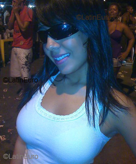 Date this nice looking Brazil girl Rafaella from Rio de Janeiro B1416