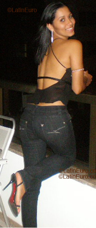 Date this good-looking Brazil girl Carla from Aracaju B1521