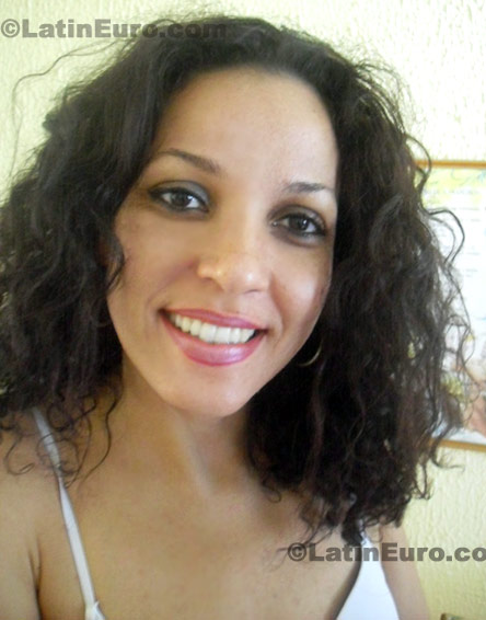 Date this attractive Brazil girl Cristiane from Rio de Janeiro B163