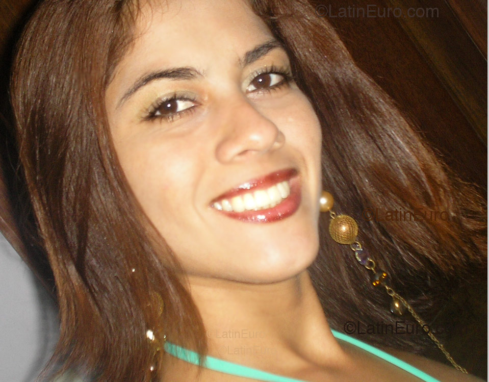 Date this happy Brazil girl Luanna from Belem B1714