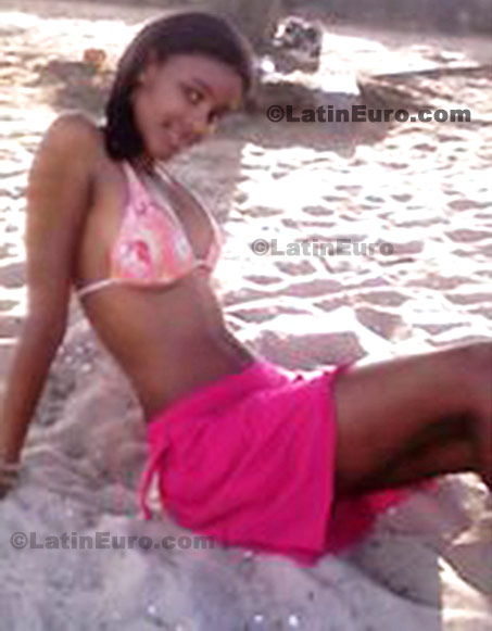 Date this good-looking Brazil girl Lilia from Ubatuba B190