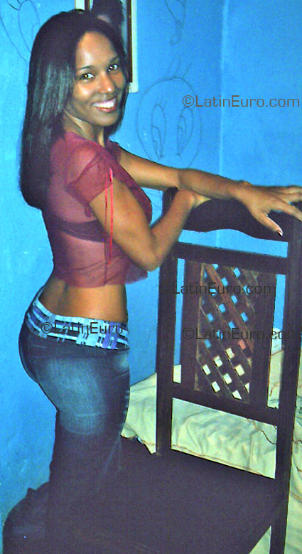 Date this sultry Brazil girl Elizandra from Contagem B1904