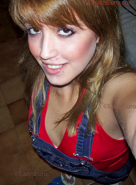 Date this good-looking Brazil girl Daniele from  B1952