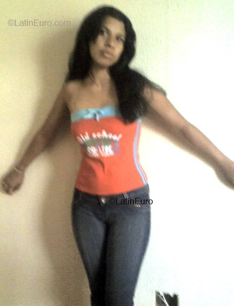 Date this sensual Brazil girl Claudia from Ceilandia B2027