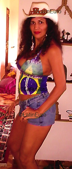 Date this athletic Brazil girl Cristina from Rio De Janeiro B2030